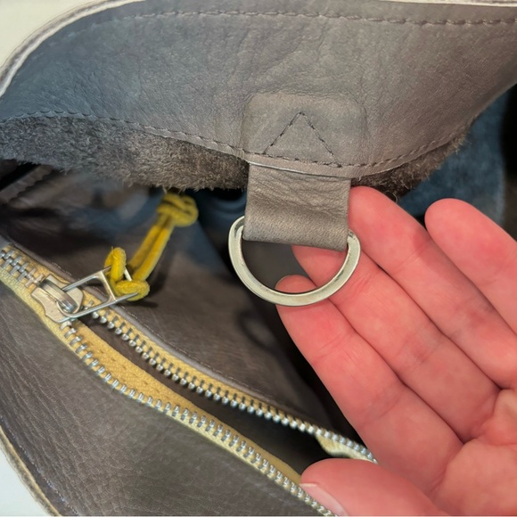 AMAZING Let & Her Oversized Gray Aztec 100% Leather Bag - Picture 7 of 12